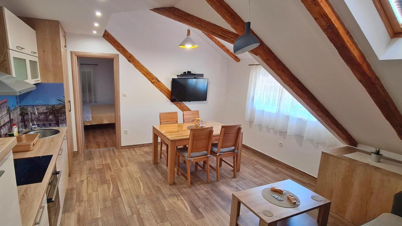 Attic Split Apartment Near City Centre Eksteriør bilde