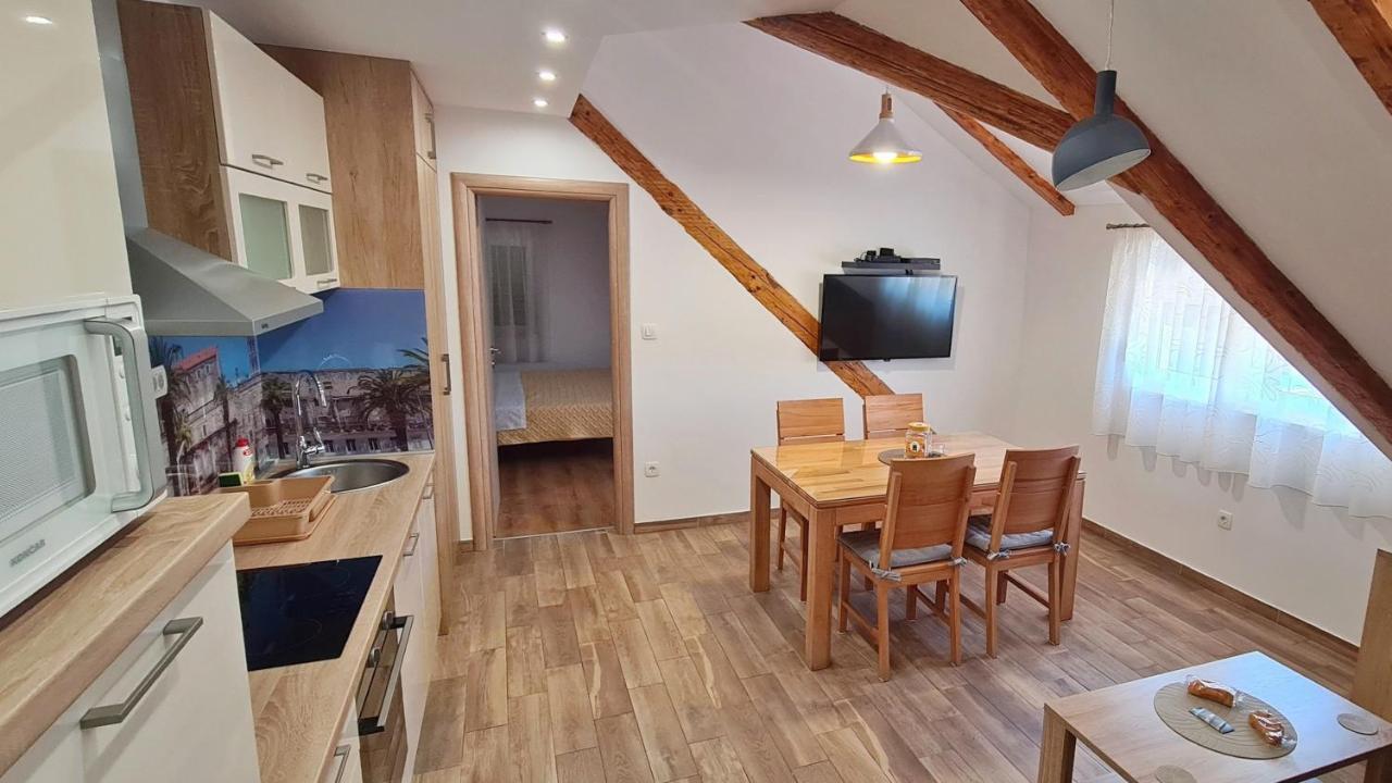 Attic Split Apartment Near City Centre Eksteriør bilde