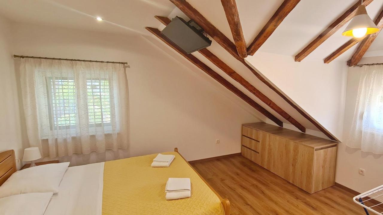 Attic Split Apartment Near City Centre Eksteriør bilde